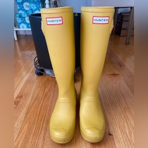 Tall, yellow Hunter rain boots. Matte color. In good condition!